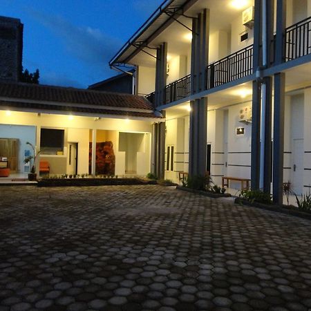 Pendowo Huis Guest House Yogyakarta Exterior foto