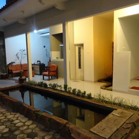 Pendowo Huis Guest House Yogyakarta Exterior foto
